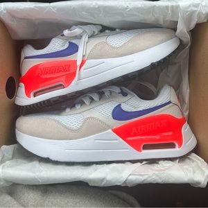 Nike Women’s Airmax Shoes// BRAND NEW